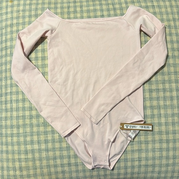 NWT Essential Off The Shoulder Bodysuit - Picture 4 of 8